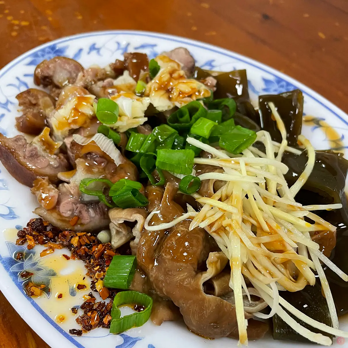 [食記] 台北中山 萬媽媽麵攤 美味滷味超棒 大推 